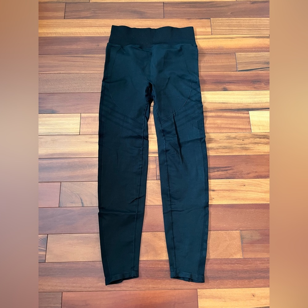 Victoria’s Secret PINK ACTIVE, Size Medium, black
